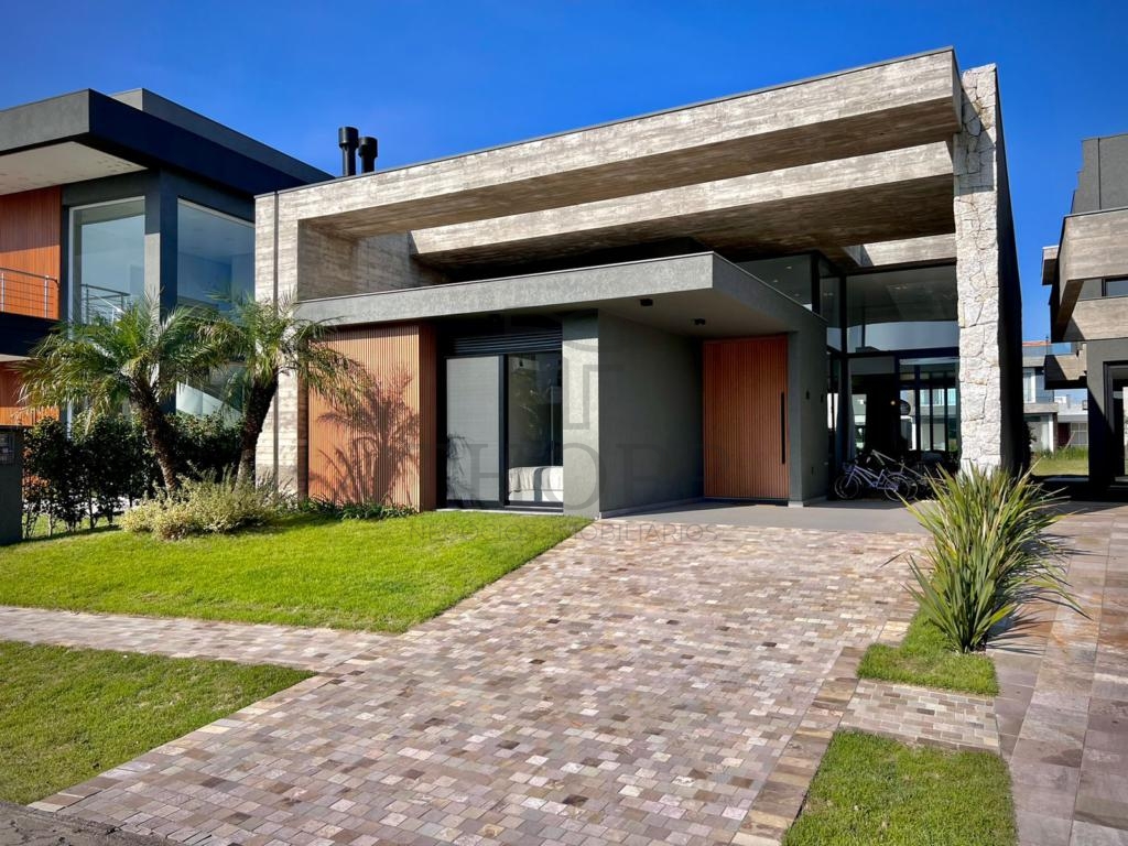 CASA EM CONDOMÍNIO 4 DORMITÓRIOS
